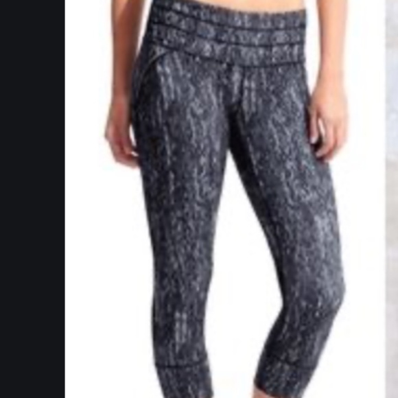 Athleta Pants - Athleta Reptile Really Capri, EUC, M